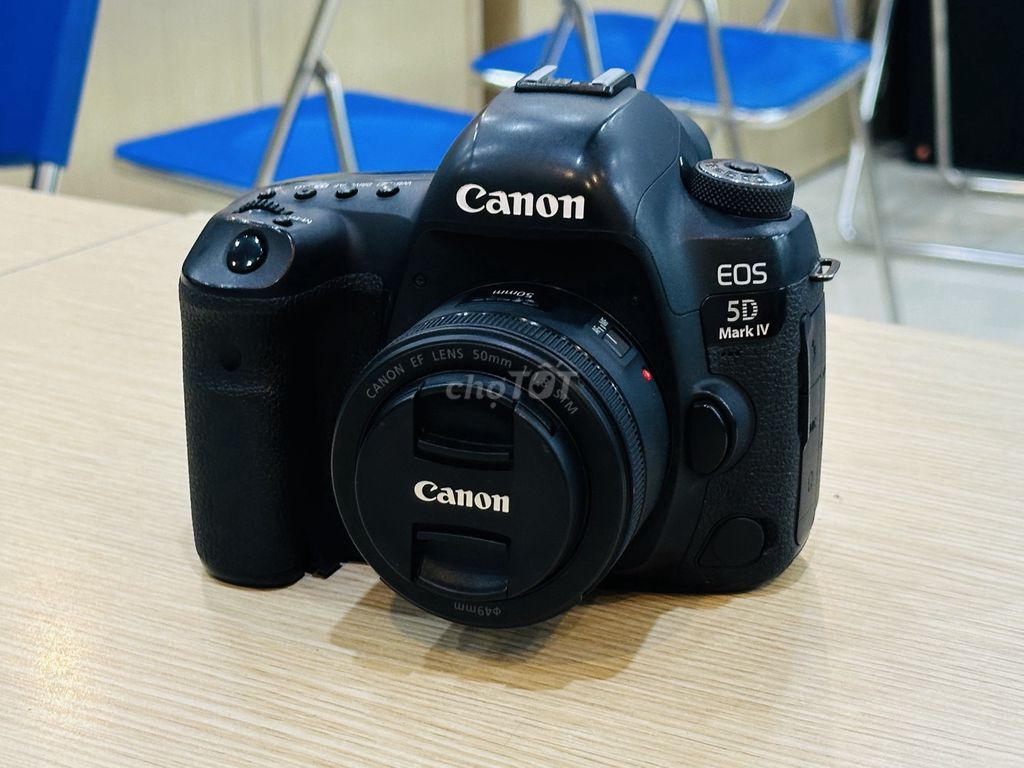 CANON 5D MARK 4 KÈM 50F1.8 STM THA HỒ CHỤP CHÂN DU