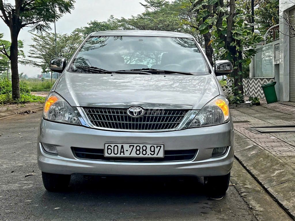 xe Toyota Innova 2008 J - Màu ghi bạc đẹp