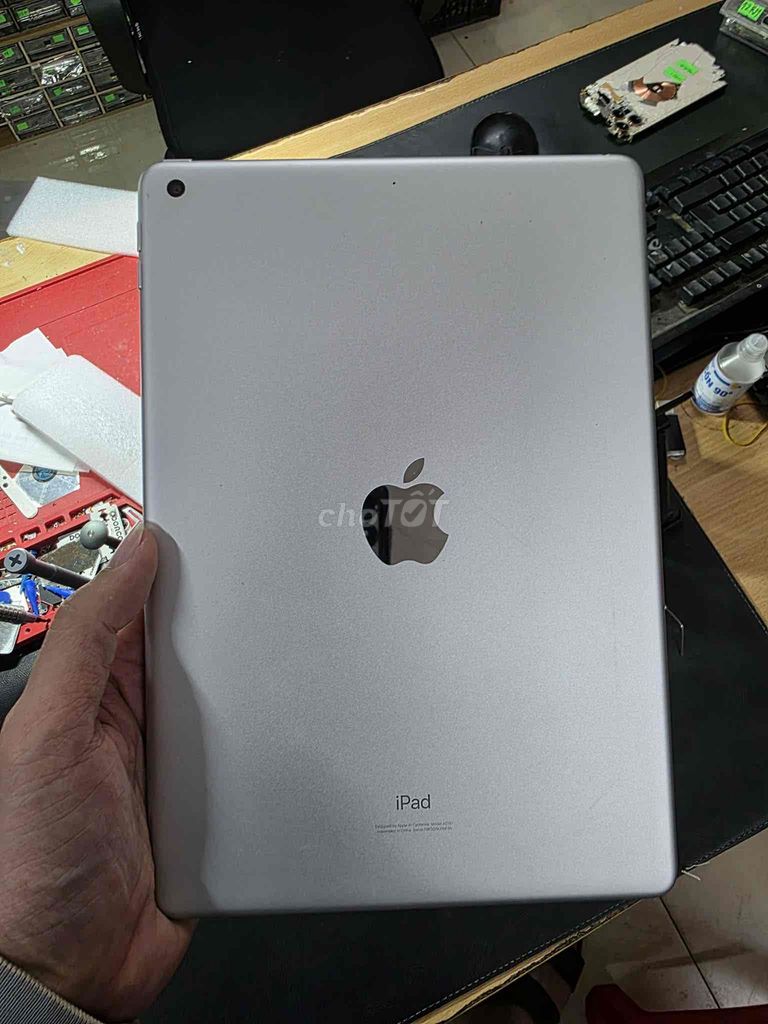 Apple iPad Gen 7 32GB Bạc. Mua bán Máy tính bảng tại Thành Phố Đồng Hới Quảng Bình được đăng bởi Phong Nguyên hình 1