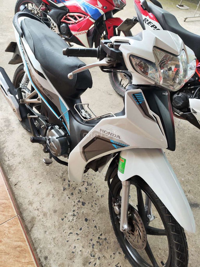 Honda Wave Blade 2017 Trắng đen mới tinh chất. Mua bán Xe máy tại Huyện Thuỷ Nguyên Hải Phòng được đăng bởi Nguyễn Thuyết hình 2