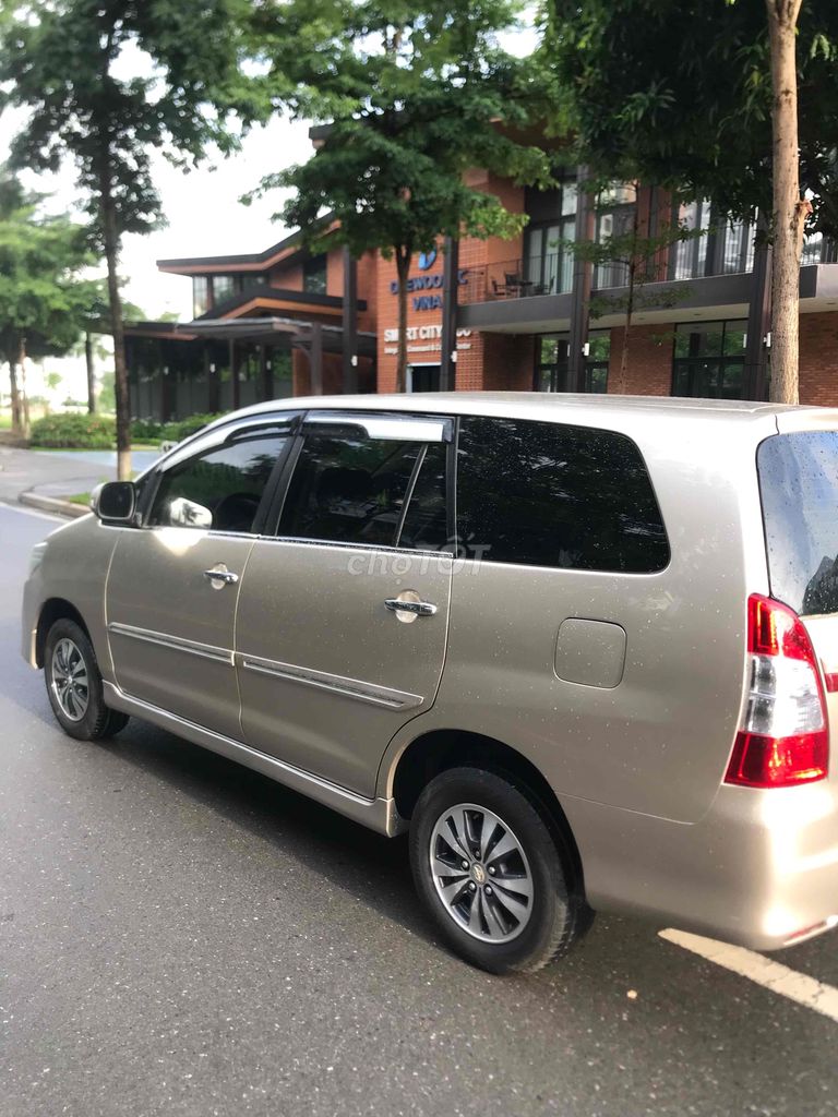 Toyota Innova 2016 2.0E - 68000 km