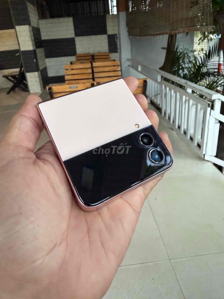Samsung Zflip 4 máy zin chuẩn mọi chức năng. Mua bán Điện thoại tại Huyện Đơn Dương Lâm Đồng được đăng bởi Lavie Nguyễn  hình 1