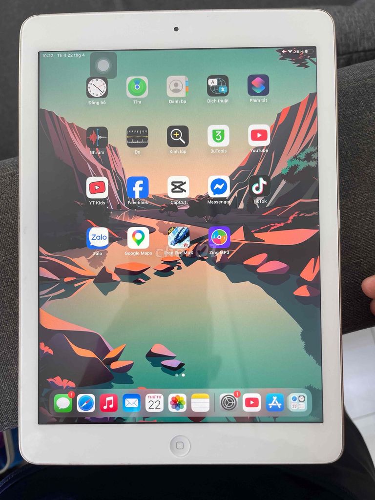 Apple iPad Gen 5th 32GB Vàng. Mua bán Máy tính bảng tại Quận Cái Răng Cần Thơ được đăng bởi Thoại hình 1