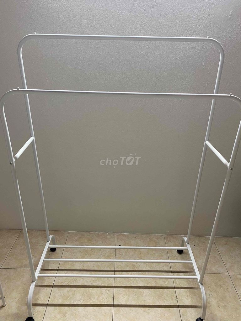 Kệ treo quần áo kim loại. Mua bán Tủ, kệ gia đình tại Quận Cầu Giấy Hà Nội được đăng bởi Phuong Anh hình 1