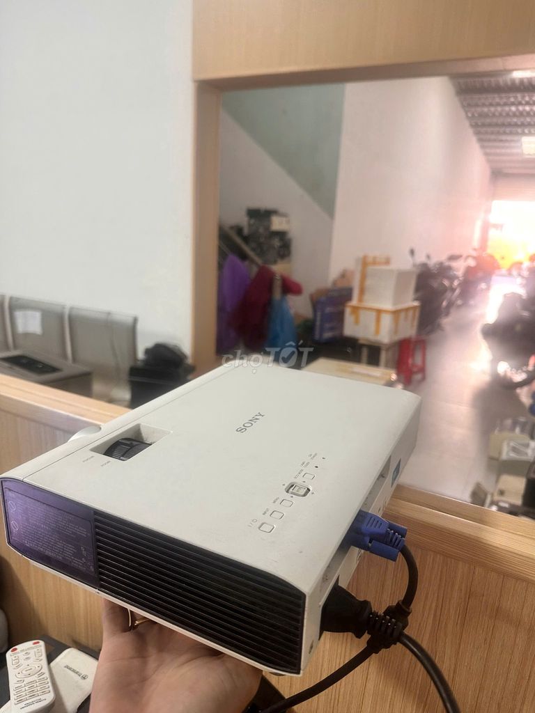 Máy chiếu Sony DX 122 ít sử dụng độ sáng rất cao. Mua bán Đồ dùng văn phòng tại Quận Hải Châu Đà Nẵng được đăng bởi Lương Phước Hữu hình 1