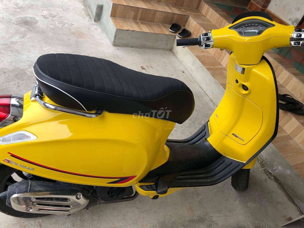 Piaggio Vespa Sprint 2022 màu Vàng. Mua bán Xe máy tại Thành phố Nam Định Nam Định được đăng bởi Michen Bubi hình 2