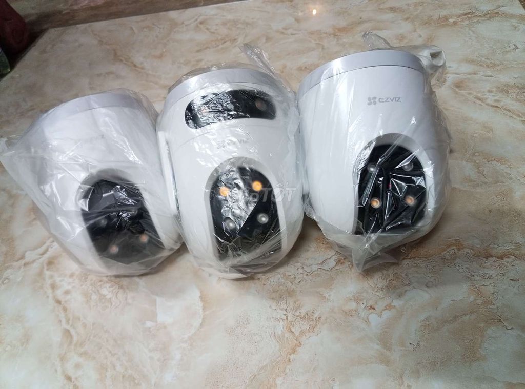 950k/Cam 10mp 2mắt Wifi Ezviz H9c. Mua bán Máy ảnh, Máy quay tại Quận Nam Từ Liêm Hà Nội được đăng bởi Anh Thanh hình 1
