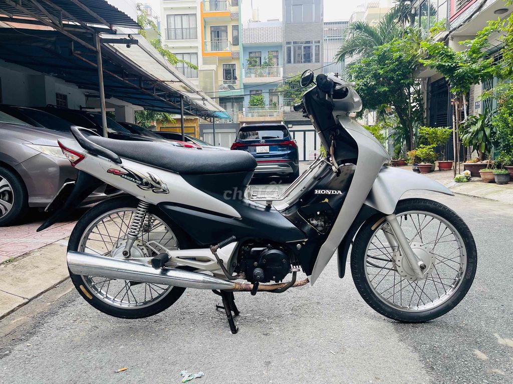 Honda Wave A 100 серебристая, номер Хошимина