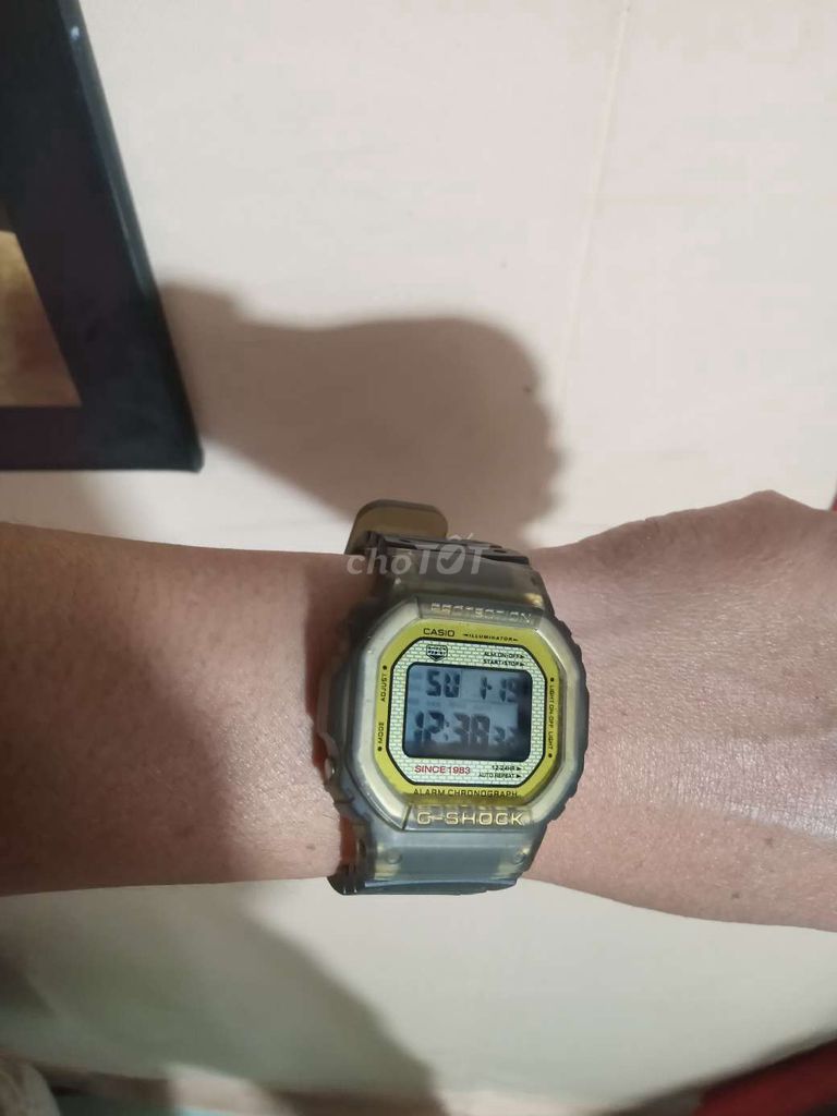 Casio dw-5035e chính hãng, kẹt tiền bán cho ae