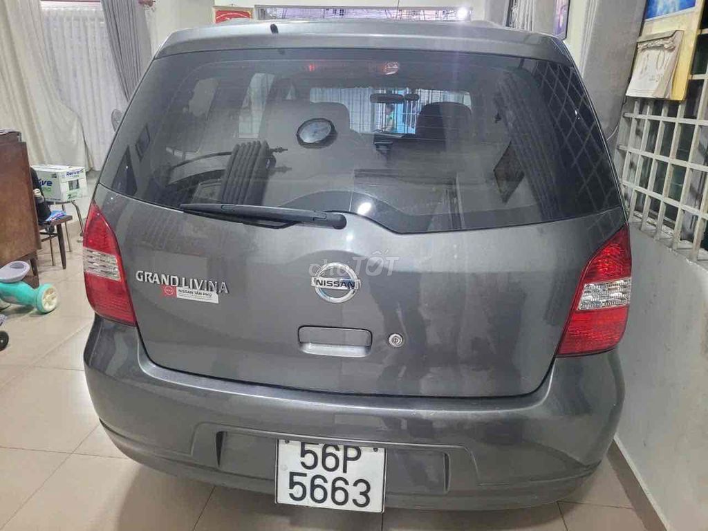 Nissan Grand Livina Xám, 5 мест