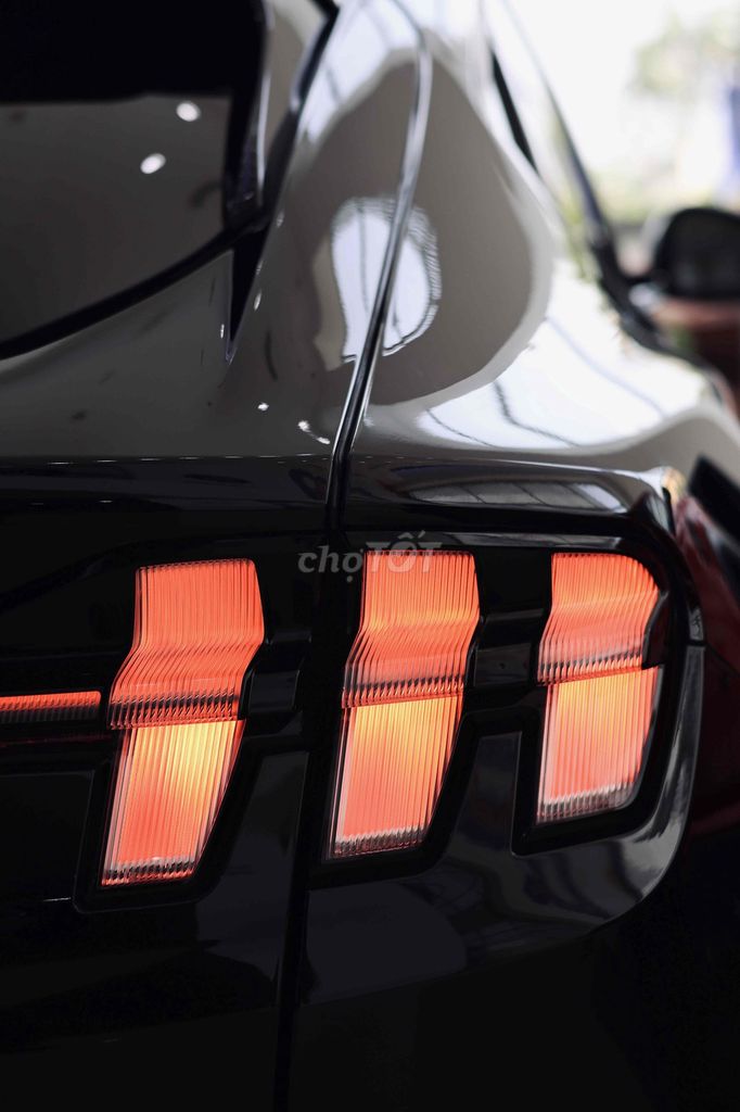 Ford Mustang Mach-E черный