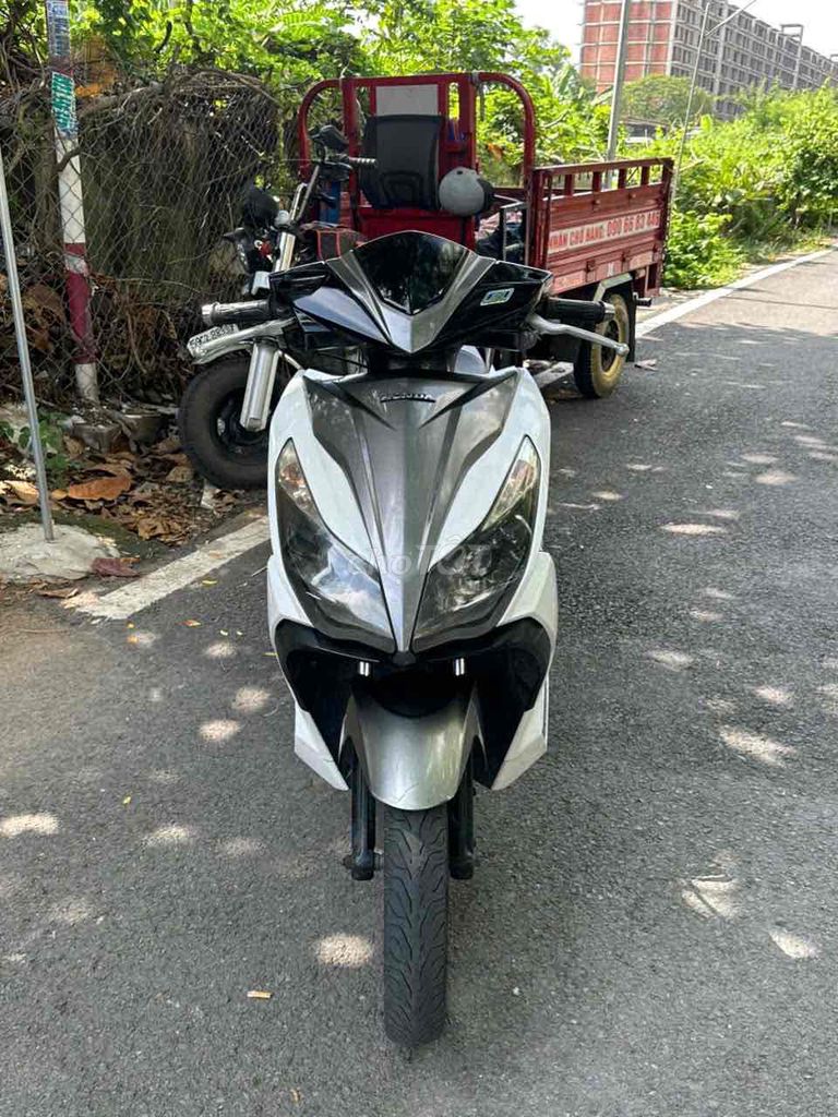 Honda Air Blade 2014 бело-серебристый Хошимин