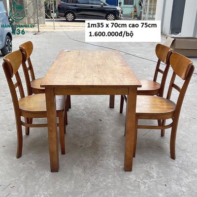 Bộ bàn ghế gỗ cũ kiểu dáng đơn giản thanh lý. Mua bán Bàn ghế tại Quận Tân Phú Tp Hồ Chí Minh được đăng bởi Hàng thanh lý 436