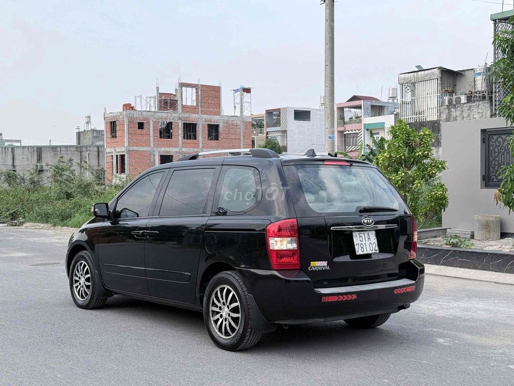 Kia Carnival 2010 photo 3