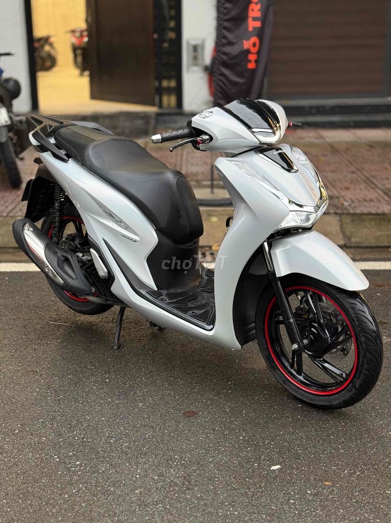 Honda SH 150i đăng kí 2020 – xe đẹp, đã bảo dưỡng. Mua bán Xe máy tại Thành phố Thủ Đức Tp Hồ Chí Minh được đăng bởi iMotorbike Khang hình 1