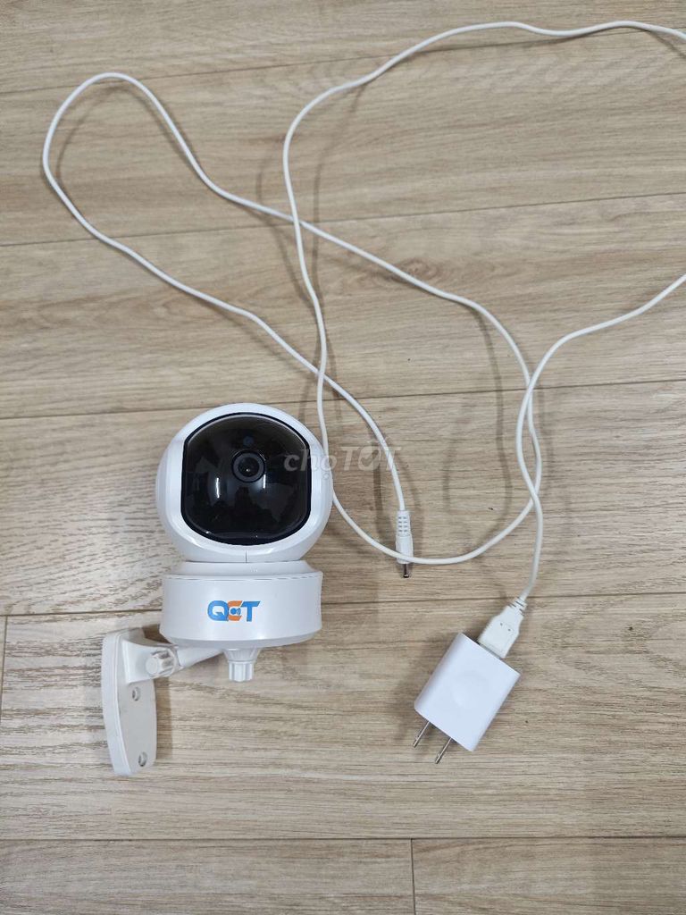 Camera an ninh QCT Smart xoay 360 độ, hồng ngoại