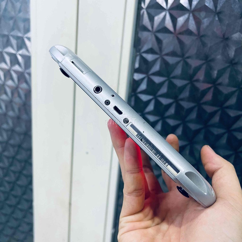 Sony Ps vita 2000 Siver fullgame 32GB. Mua bán Thiết bị chơi game tại Quận 5 Tp Hồ Chí Minh được đăng bởi school stone hình 4