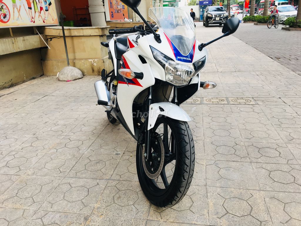 HONDA CBR 150 TRẮNG ĐỎ  ĐI ÍT GIỮ GÌN CÒN ZIN ĐÉT. Mua bán Xe máy tại Quận Nam Từ Liêm Hà Nội được đăng bởi BÍCH NGỌC hình 1