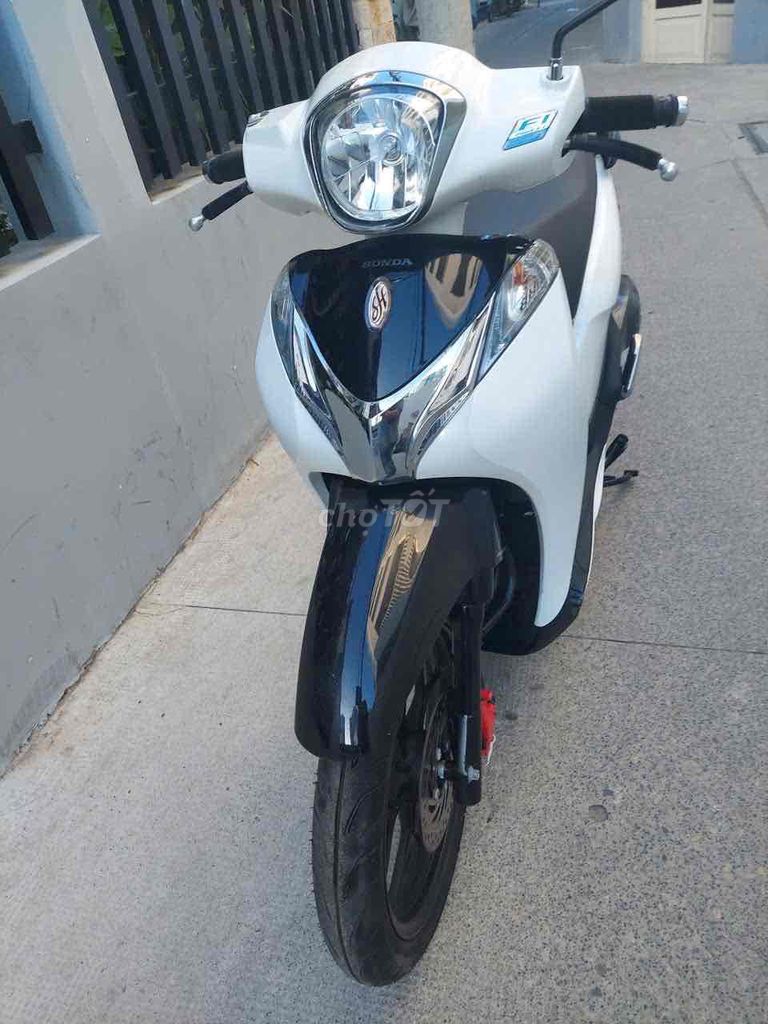 Honda SH Mode 2018 белый чёрный автомат