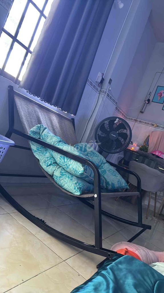 Ghế võng Kim loại Vải Xám đen Thư giãn. Mua bán Bàn ghế tại Huyện Bình Chánh Tp Hồ Chí Minh được đăng bởi Helen hình 1