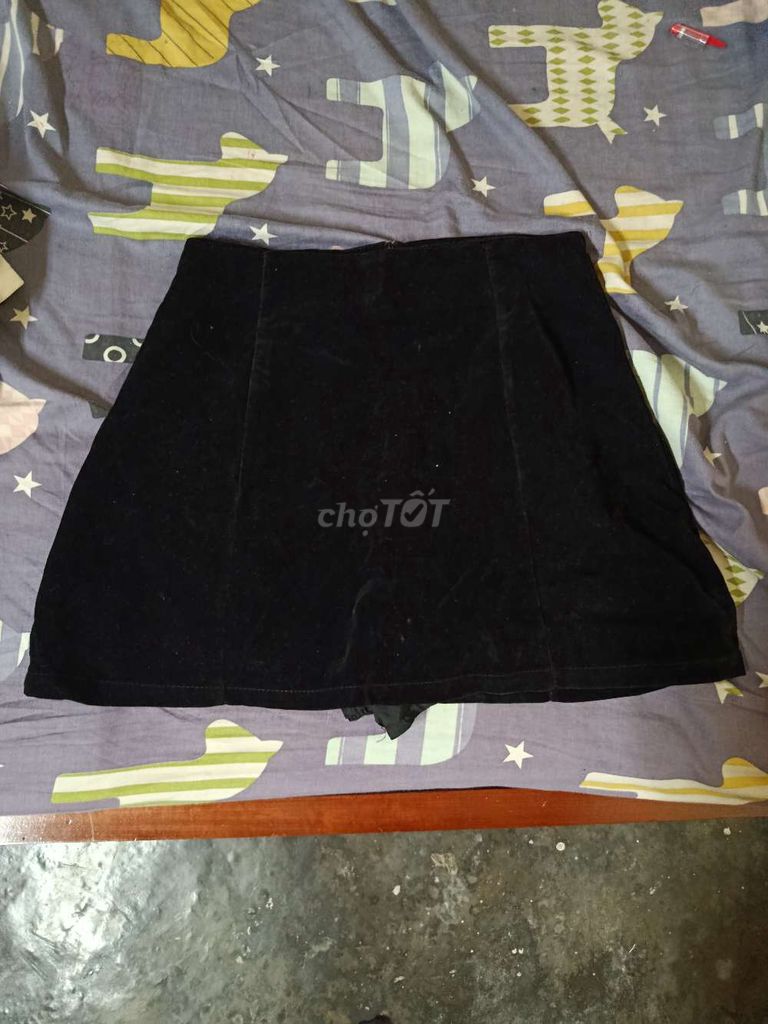 Chân váy nữ vải nhung Đen. Mua bán Quần áo tại Thị xã Quảng Yên Quảng Ninh được đăng bởi Nguyễn Thị Khánh Linh hình 1