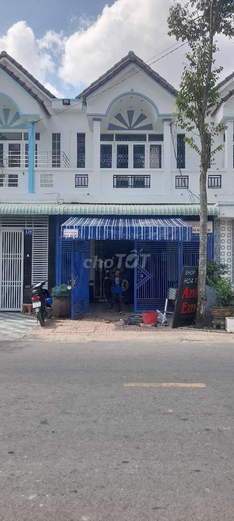 Dịch vụ thi công lắp đặt mái hiên HCM. Dịch vụ nhà cửa khác tại Quận Phú Nhuận Tp Hồ Chí Minh được đăng bởi Mái Hiên Bạch Đằng hình 1