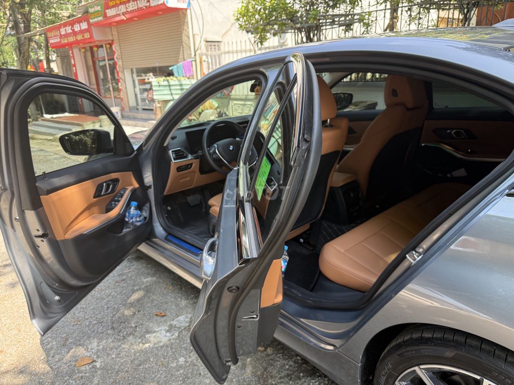 BMW 320i Sport Line Xám 2024 5 chỗ. Mua bán Ô tô tại Quận Bắc Từ Liêm Hà Nội được đăng bởi Bill Wong (Đại Lâm Mộc) hình 1