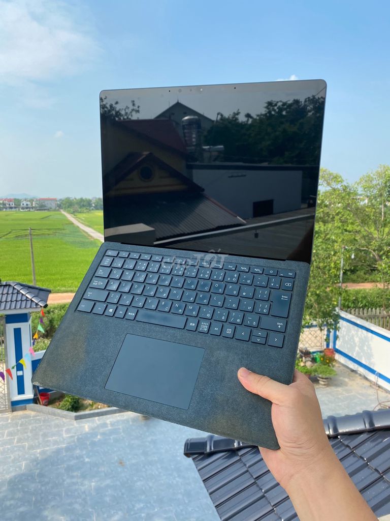 Microsoft Surface Laptop i5 8GB/256GB. Mua bán Laptop tại Huyện Hiệp Hòa Bắc Giang được đăng bởi phạm hùng hình 1