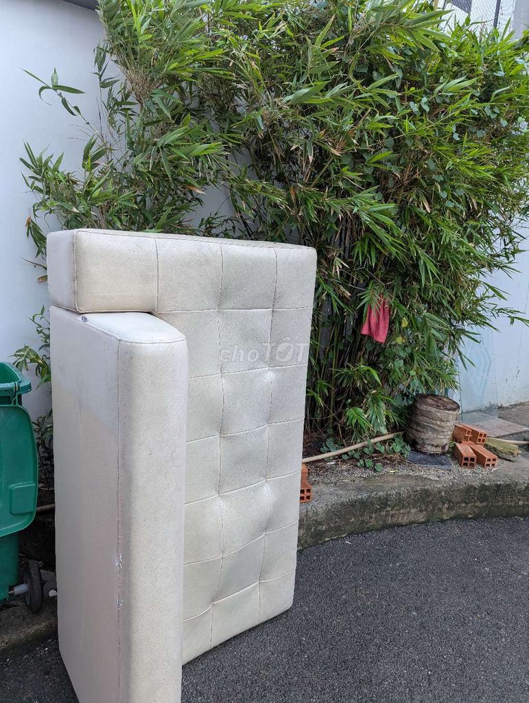 Sofa Vải bọc Trắng kem Đã qua sử dụng. Mua bán Bàn ghế tại Quận 11 Tp Hồ Chí Minh được đăng bởi vũ nguyễn thảo linh hình 1
