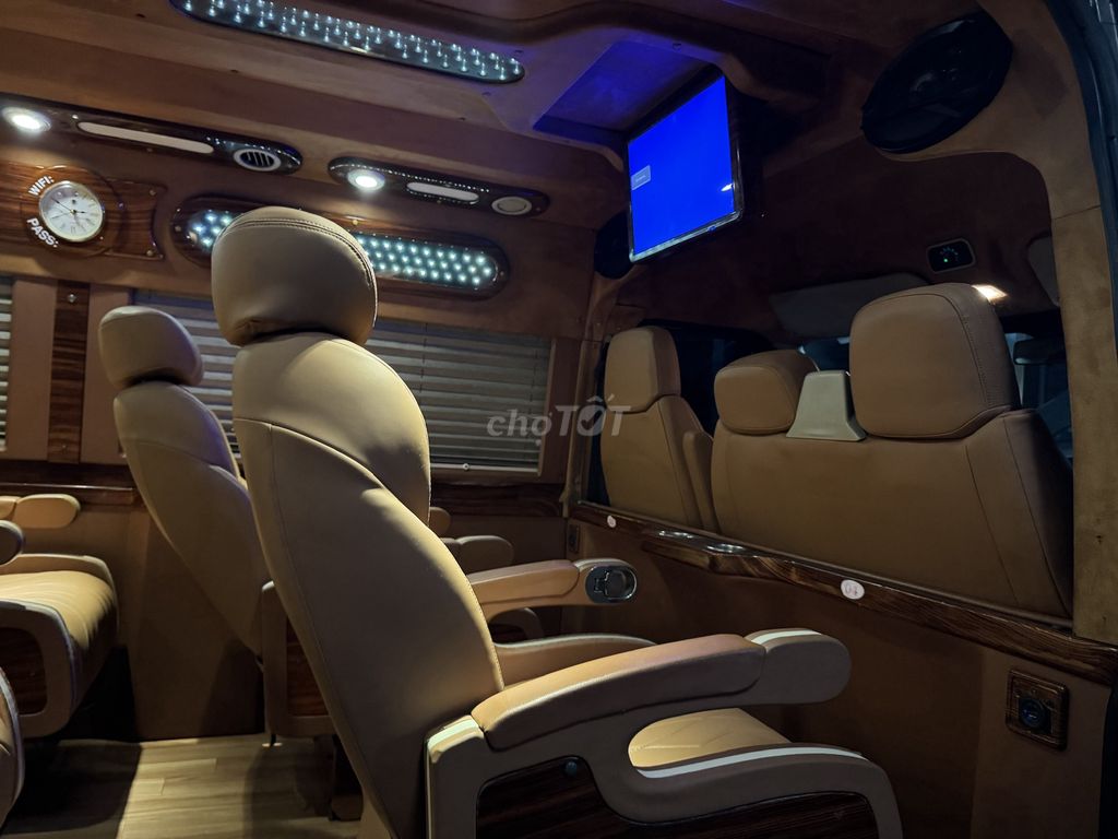 Ford Transit 2017 10 chỗ Limousine Luxury Nâu. Mua bán Ô tô tại Quận 12 Tp Hồ Chí Minh được đăng bởi Nhung Nhung 961 hình 3