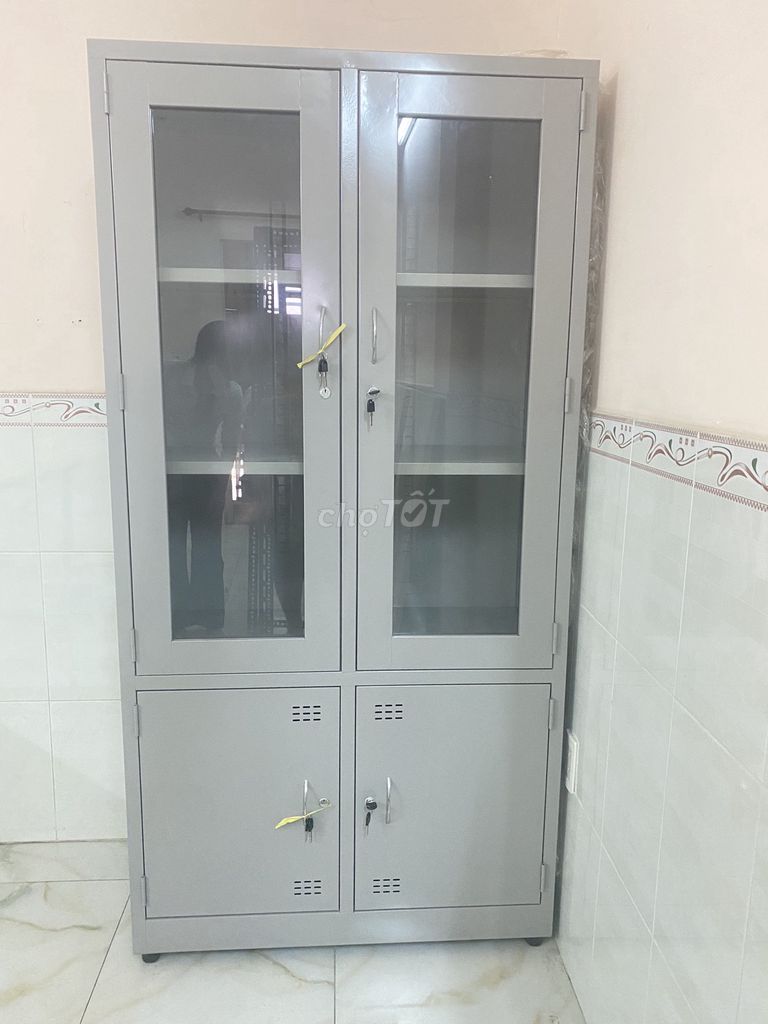 Tủ tài liệu màu xám ghi 1m83 x 0,45m x 0.9m. Mua bán Đồ dùng văn phòng tại Quận 10 Tp Hồ Chí Minh được đăng bởi kệ sắt giá rẻ hình 1