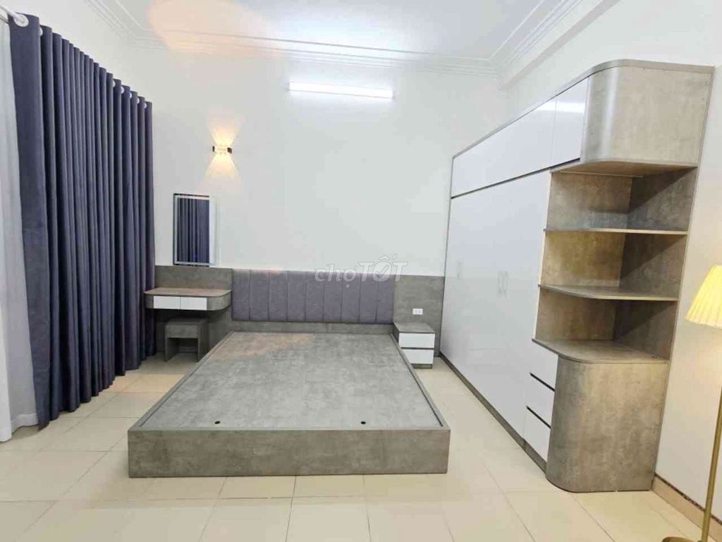 Bán biệt thự 3 tầng Phúc Lợi, sân rộng, giá 8.15 tỷ