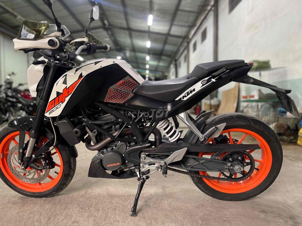 KTM DUKE 200 date 2021