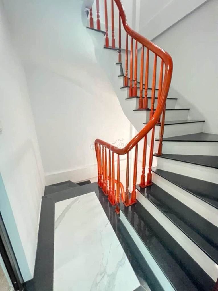 3-этажный дом в Бак Хонг Фук Тхинь, 45м², рядом с Во Нгуен Зяп