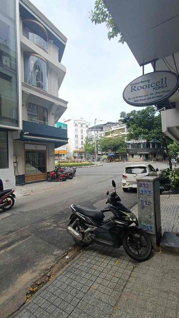 Cho thuê MT Hoa Lan P2 Phú Nhuận 3 lầu ST 6 phòng giá 45tr