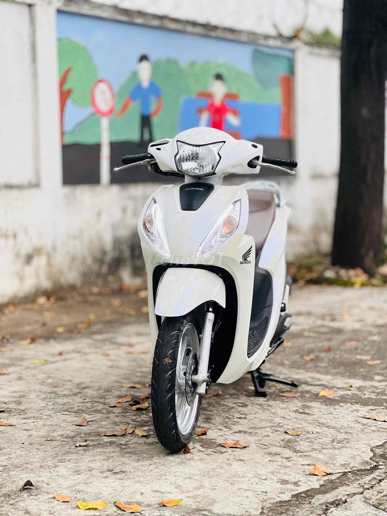 Honda Vision màu Trắng. Mua bán Xe máy tại Thị xã Bến Cát Bình Dương được đăng bởi xe máy trả góp tín nghĩa  hình 2