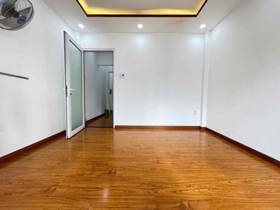 Rent · 4 bd · 40 м² · Quận 11, ул. Bình Thới