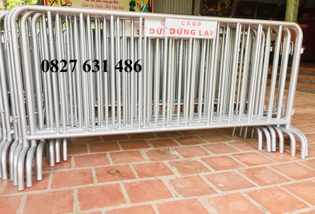 Hàng rào phân luồng giao thông, Rào chắn tạm thời. Mua bán Đồ chuyên dụng, Giống nuôi trồng tại Huyện Văn Giang Hưng Yên được đăng bởi Chi Trần hình 1