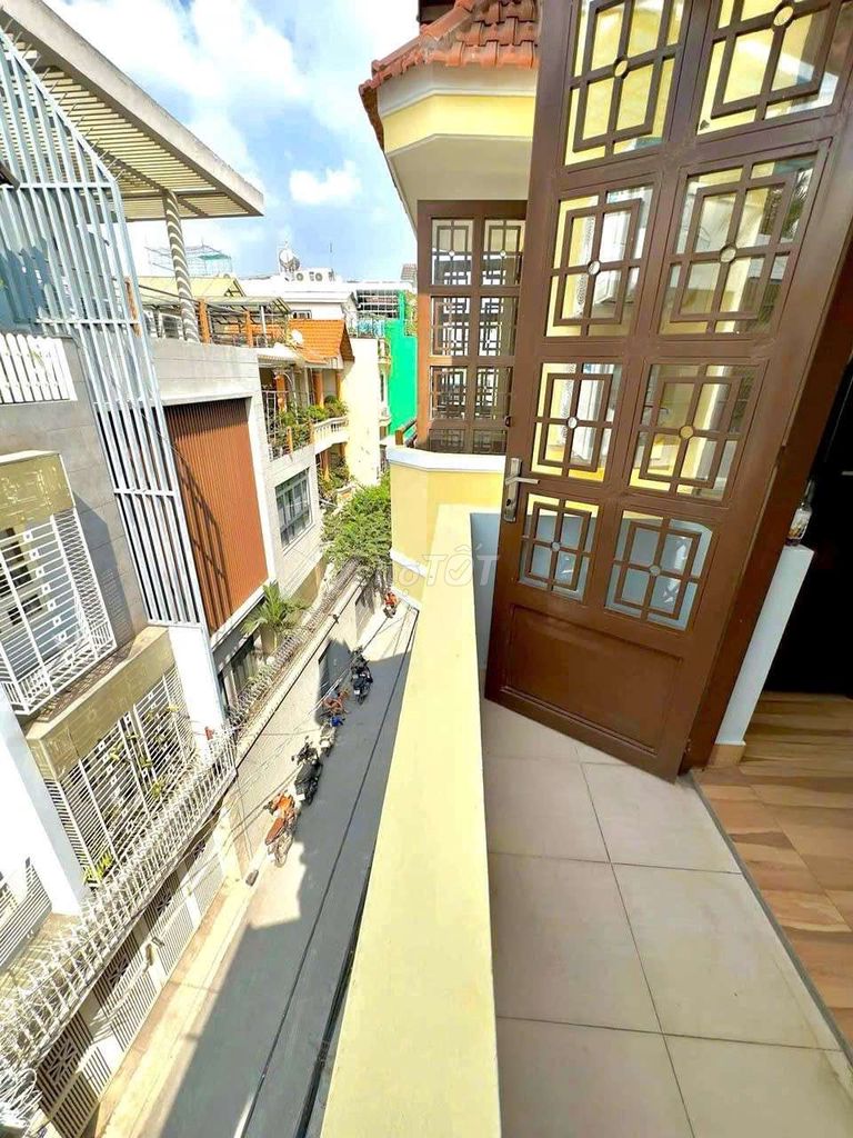 PASS PHÒNG STUDIO FULL NT-BAN CÔNG-30M2-GẦN CV GIA ĐỊNH