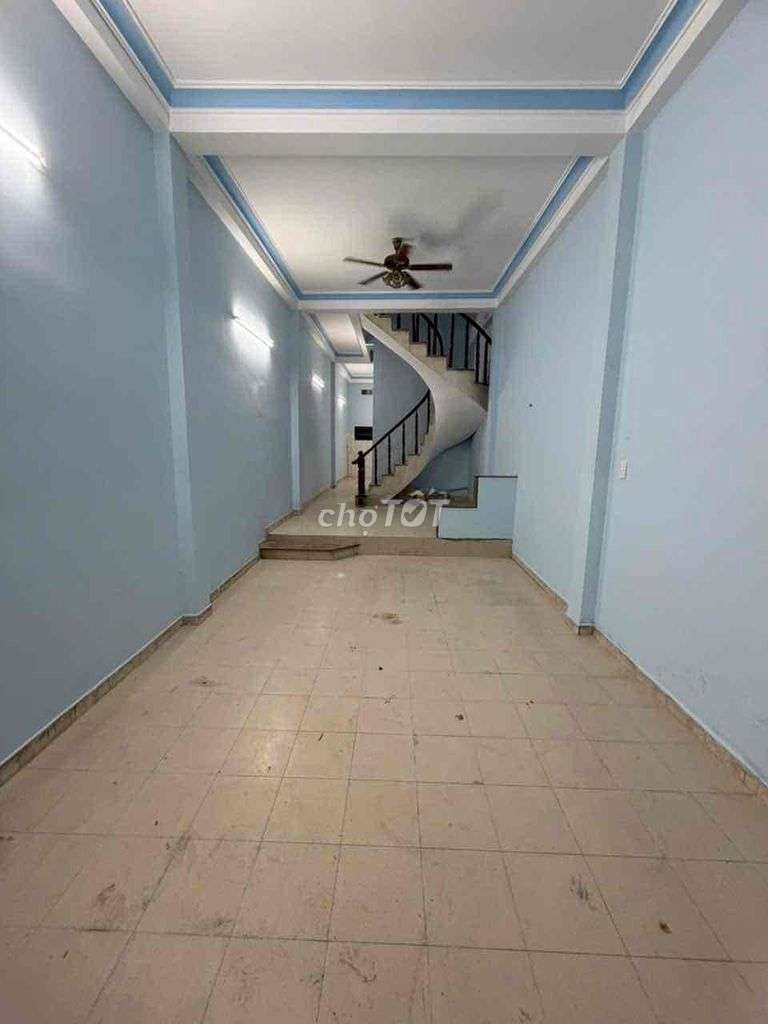 Аренда · 4 комн. · 64 м² · Quận 11, ул. Đường Lạc Long Quân