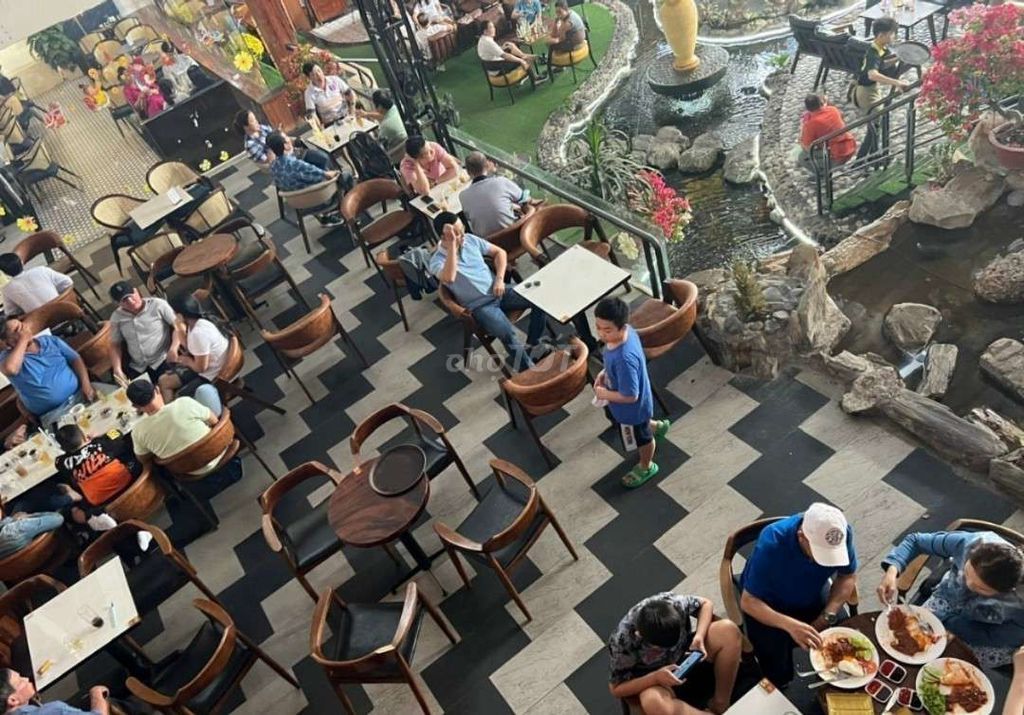 Sang gấp quán cafe sân vườn 800m² đẹp toạ lạc khu VIP Tân Phú