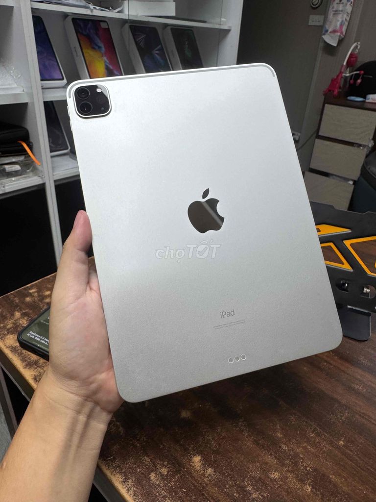 Apple iPad Pro 11 inch 2020 Bạc 256GB. Mua bán Máy tính bảng tại Quận Hoàng Mai Hà Nội được đăng bởi Cảnh Hà  hình 1