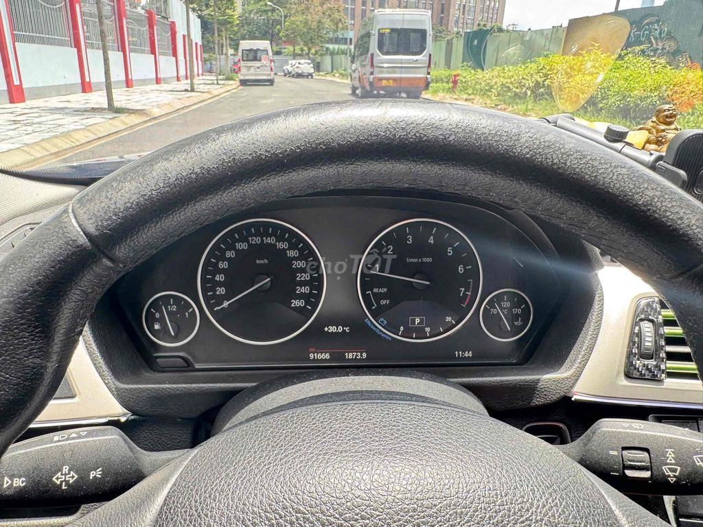 BMW 320i model 2016 màu đen siêu hời. Mua bán Ô tô tại Quận Cầu Giấy Hà Nội được đăng bởi Cao Quý hình 19