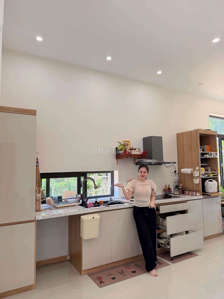 Hệ tủ bếp nhựa L-shape tối giản. Mua bán Tủ, kệ gia đình tại Quận Thanh Khê Đà Nẵng được đăng bởi Nội Thất Gia Bảo hình 1