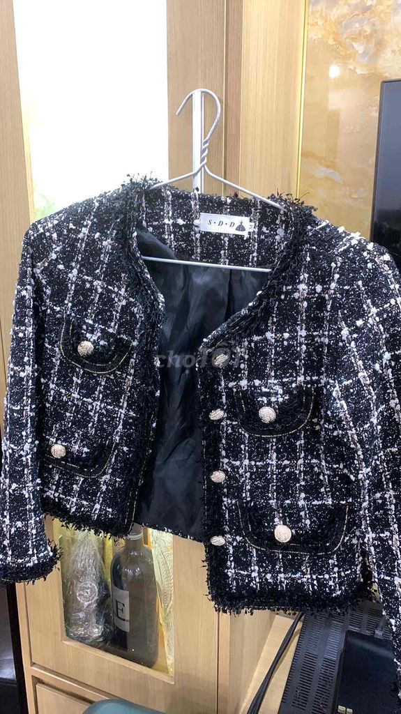 Áo khoác Tweed Nữ Thanh lịch Đen trắng. Mua bán Quần áo tại Quận Hai Bà Trưng Hà Nội được đăng bởi nguyễn anh thư hình 1