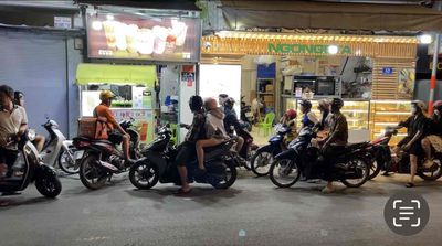 TUYỂN NHÂN VIÊN ORDER , PHA CHẾ TRÀ SỮA Q4