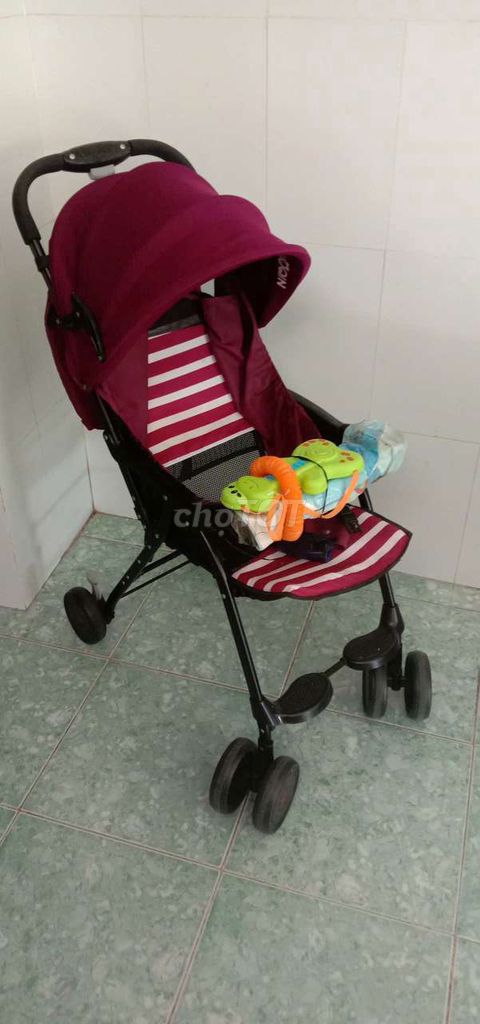 Xe đẩy em bé Đỏ đô. Mua bán Mẹ và bé tại Thành phố Vĩnh Long Vĩnh Long được đăng bởi Nguyễn Lộc hình 1