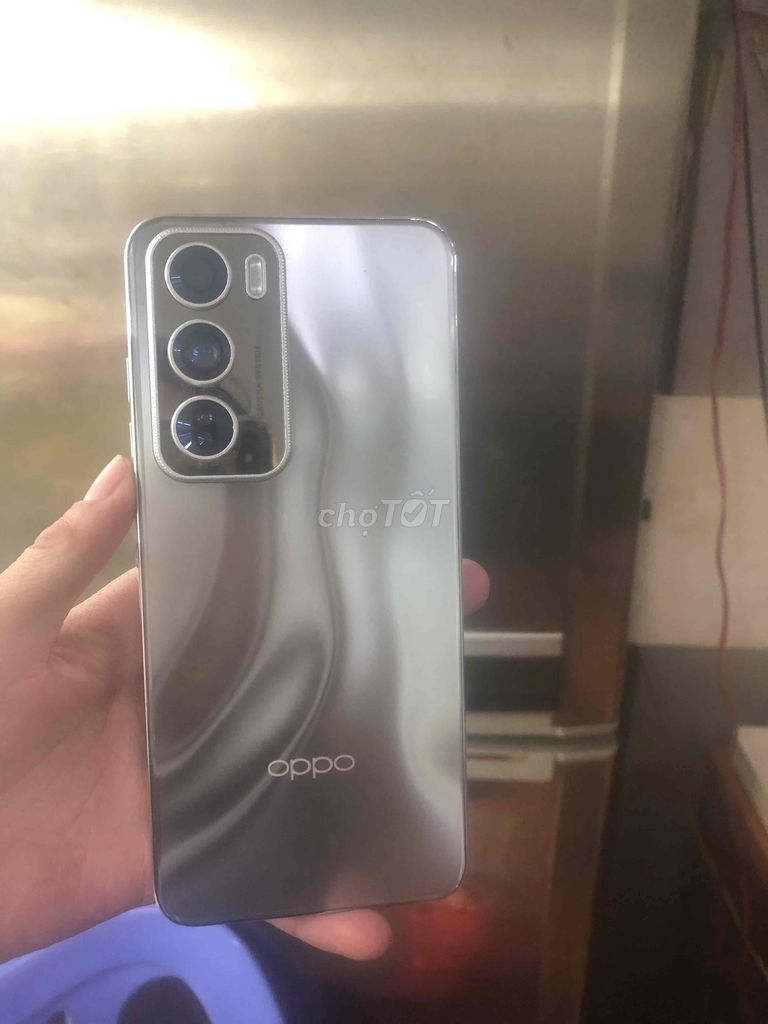 Oppo Reno 12 RAM 12/256 GB giá rẻ SINH VIÊN