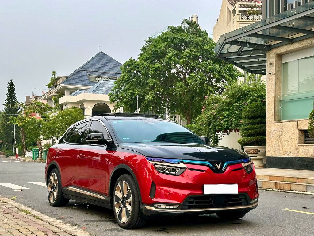 VinFast VF8 Plus 2024 батарея в собственности с безлимитной зарядкой, семейный автомобиль