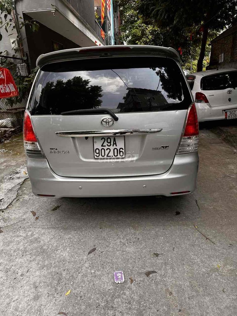 Toyota Innova V 2008 серебристый 8 мест